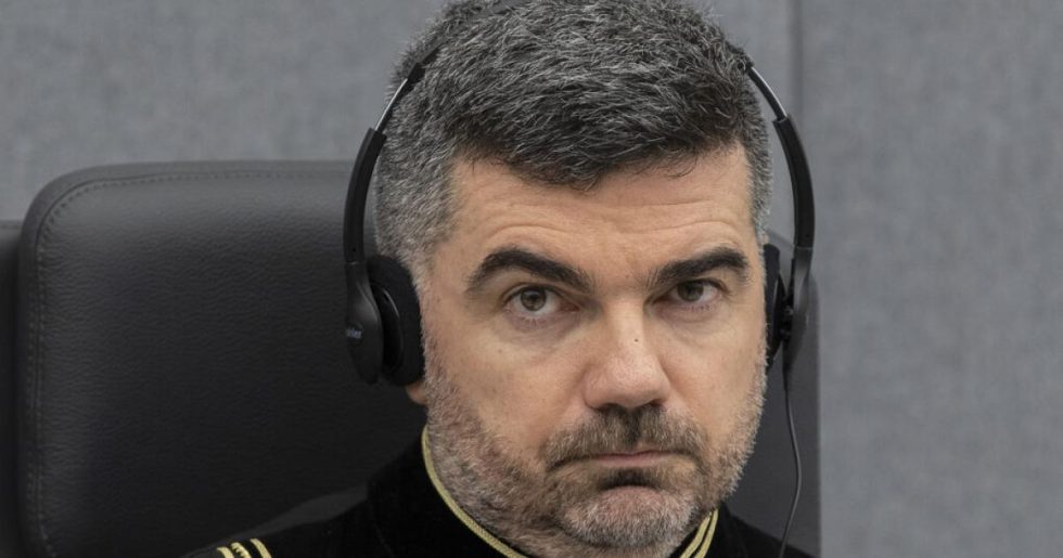 «SOS, προστατέψτε με από τον Τραμπ!»